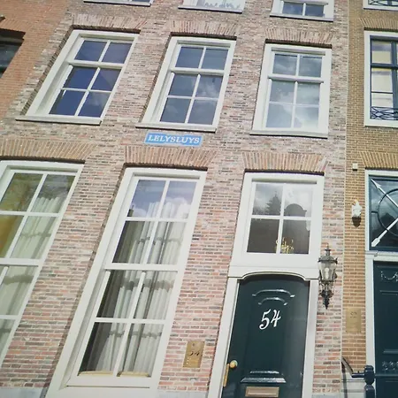Lelysluys Place *
